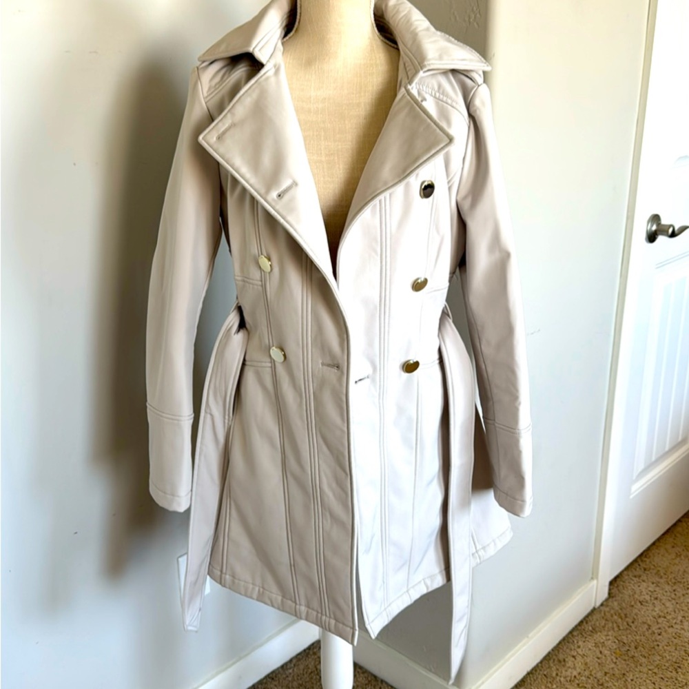 Guess Creamy Soft Trenchcoat